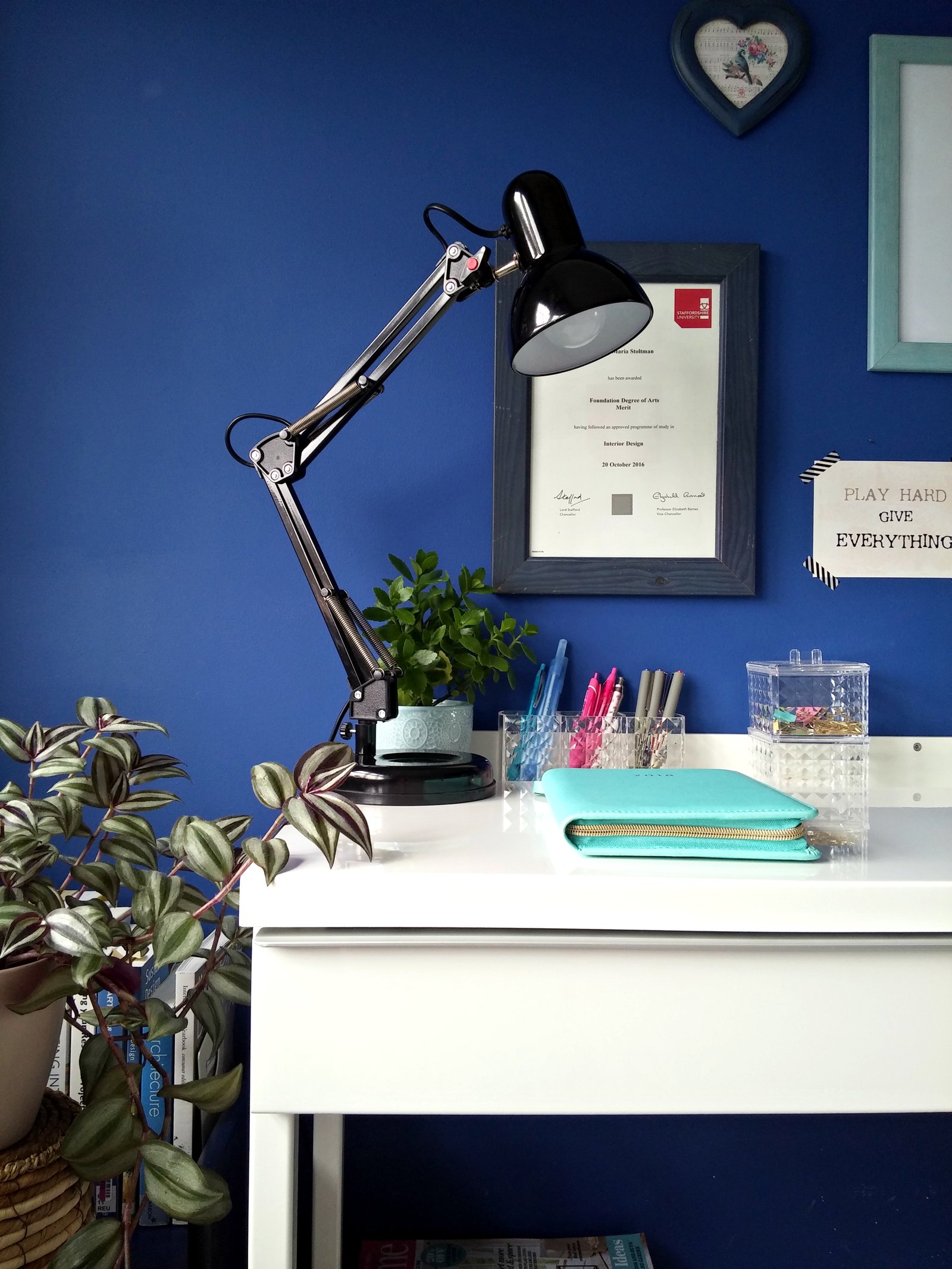 Small bedroom desk ideas - what to do if you're short of space
